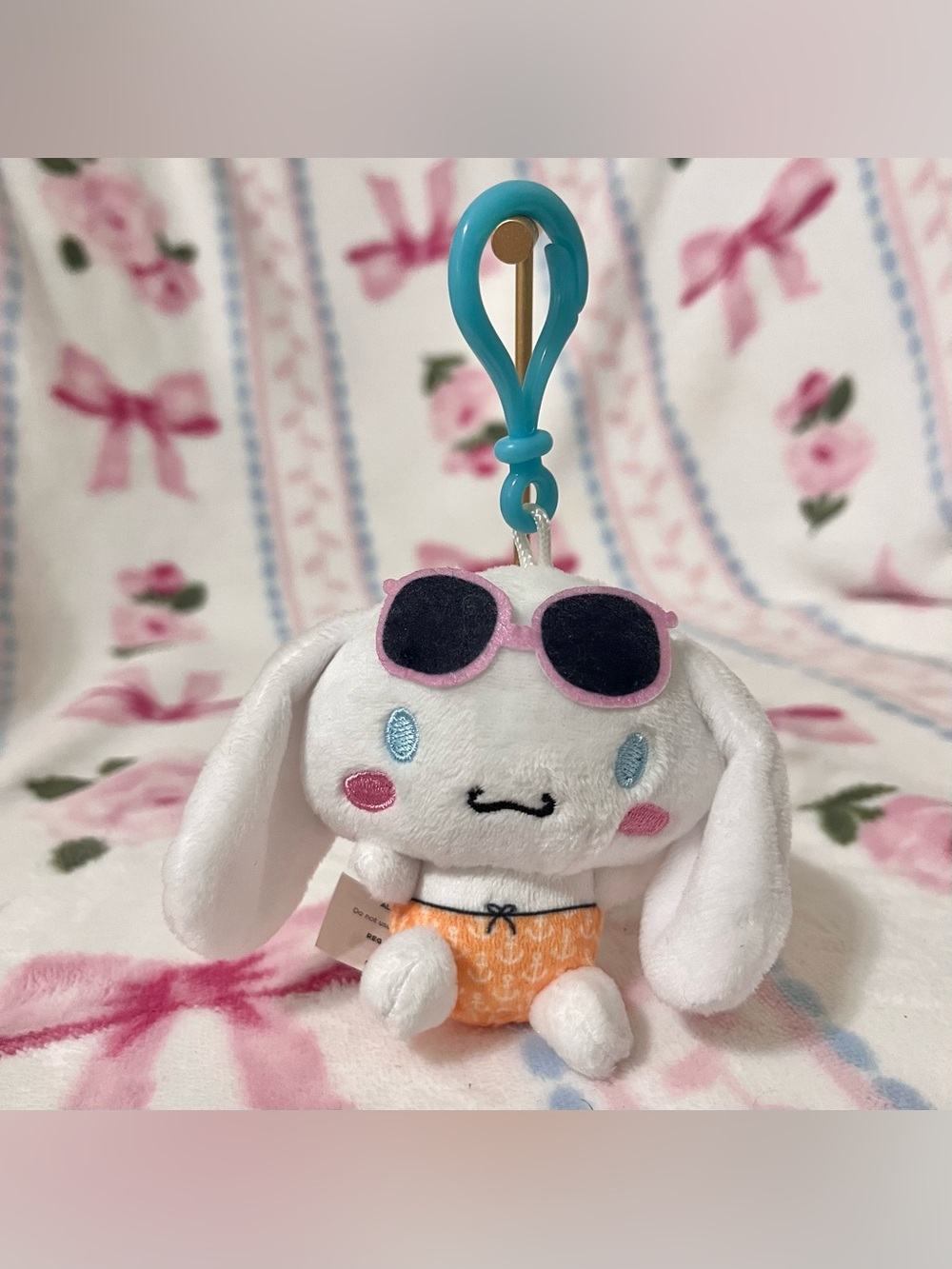 Cinnamon Roll plush keychain
